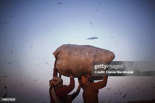 Indian Rag Pickers Rag Pickers Photos and Premium High Res Pictures - Getty Images