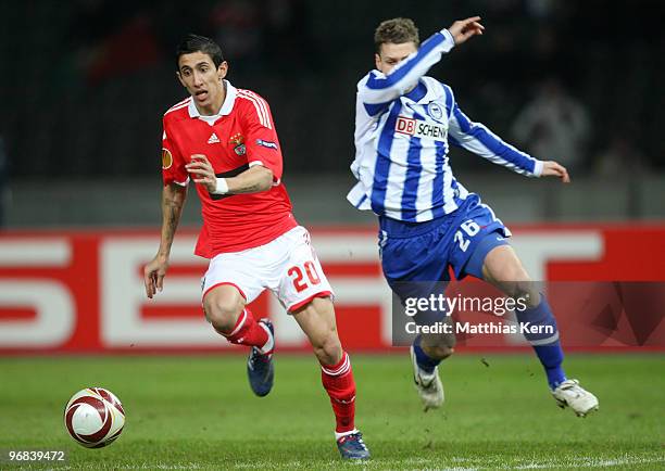 Angel Di Maria of Lisbon battles for the ball with Lukasz Piszczek of Berlin during the UEFA Europa League knock-out round, first leg match between...