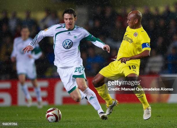 Marcos Senna of Villarreal competes for the ball with Christian Gentner of Wolfsburg during the UEFA Europa League football match between Villarreal...
