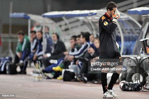 Roma's goalie Julio Sergio touches his head after injury during a round of 32, Europa League football game against Panathinaikos at the Athens...