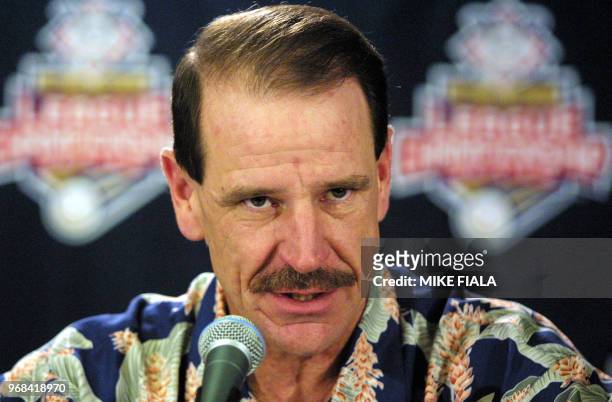 Arizona Diamondbacks' manager Bob Brenly addresses a press conference at Bank One Ballpark 22 October 2001 in Phoenix. The Diamondbacks defeated the...
