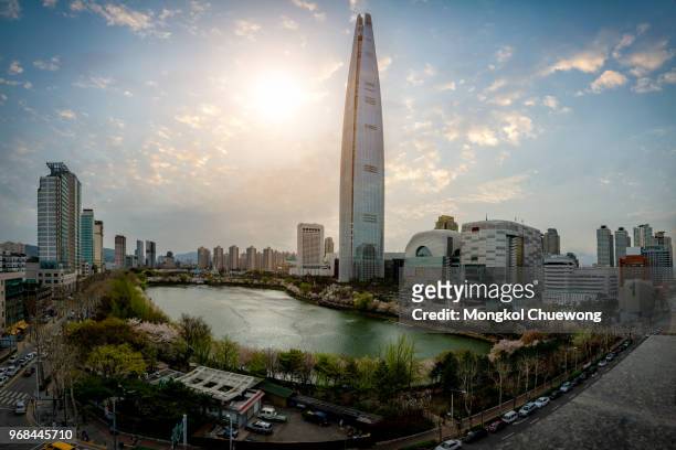 cityscape of seoul downtown city skyline with cherry blossom, aerial view of skyscraper at seokchon lake with blue sky and sakura around lake. the amazing modern building at seoul city, south korea - lotte world tower stock pictures, royalty-free photos & images
