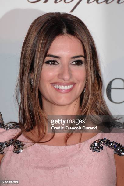 Actress Penelope Cruz of Spain arrives at the premiere of 'Nine' at the Cinema Gaumont Marignan on February 18, 2010 in Paris, France.
