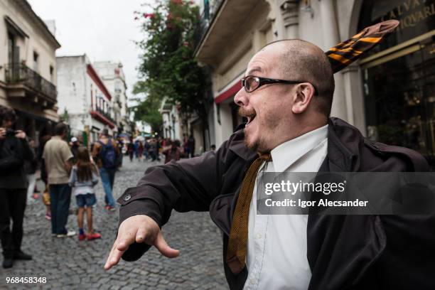 wind levend standbeeld in buenos aires, argentinië - levend standbeeld stockfoto's en -beelden