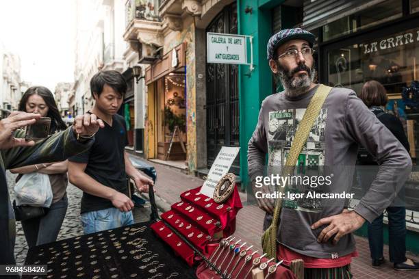 craftsman in san telmo, buenos aires - buenos momentos stock pictures, royalty-free photos & images