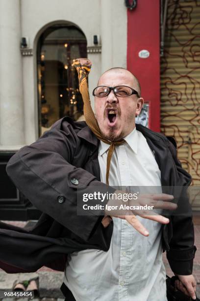 wind levend standbeeld in buenos aires, argentinië - levend standbeeld stockfoto's en -beelden