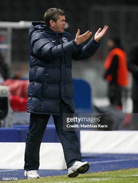 Head coach Friedhelm Funkel of Berlin reacts during the UEFA Europa League knock-out round, first leg match between Hertha BSC and SL Benfica Lisbon...