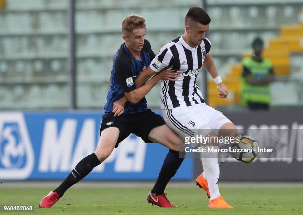 Ryan Patrick Nolan of FC Internazionale competes with Alessandro Tripaldelli of Juventus during the Serie A Primavera Playoff match between Juventus...