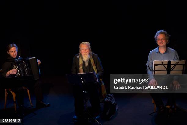 Michael Lonsdale, Pierre Fesquet et Thierry Bretonnet à l'accordéon interprètent Peguy / Lonsdale, entre ciel et terre, montage poétique de Pierre...