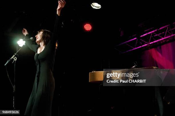 La chanteuse quebecoise Lucy Dixon en concert au New Morning le 15 decembre 2015, Paris, France.