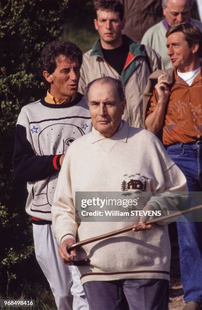 Le président Mitterrand avec Jack Lang et Pascal Sevran lors de l'ascension de la roche de Solutré le 20 mai 1991, France.