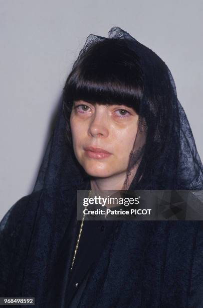 Mireille Mathieu aux absèques de son père le 19 aout 1985, Avignon, France.