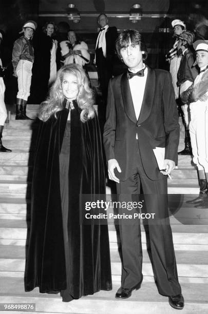 Portrait de la chanteuse Dalida et de Max Guazzini au gala Variety Club du Lido le 26 novembre 1982 à Paris, France.