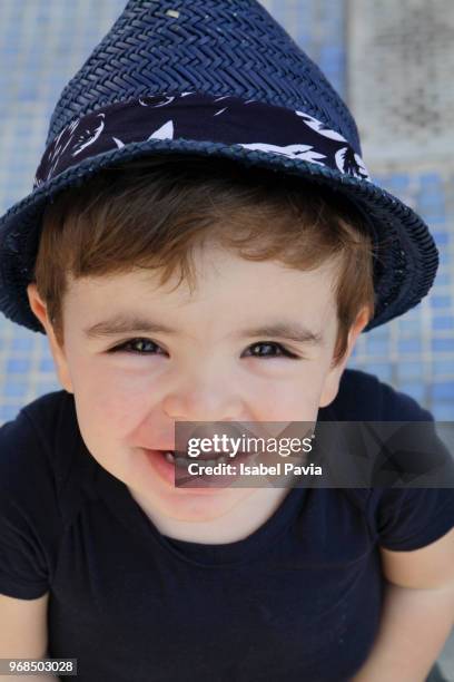 happy baby boy - isabel pavia stock-fotos und bilder