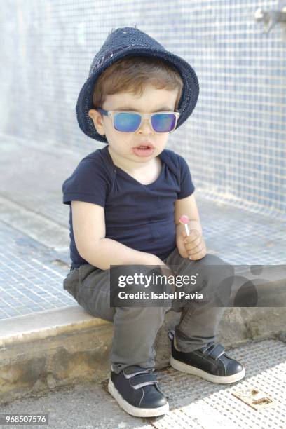 cool baby boy - isabel pavia stock-fotos und bilder