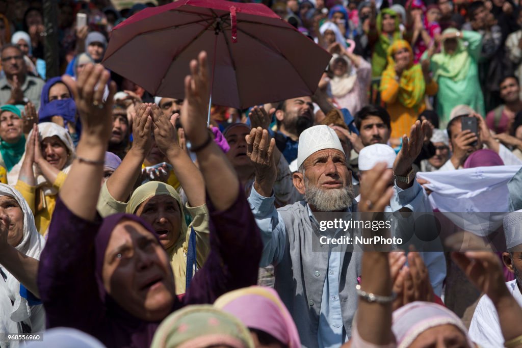 Kashmiri's Observes Death Anniversary of Imam-E-Ali