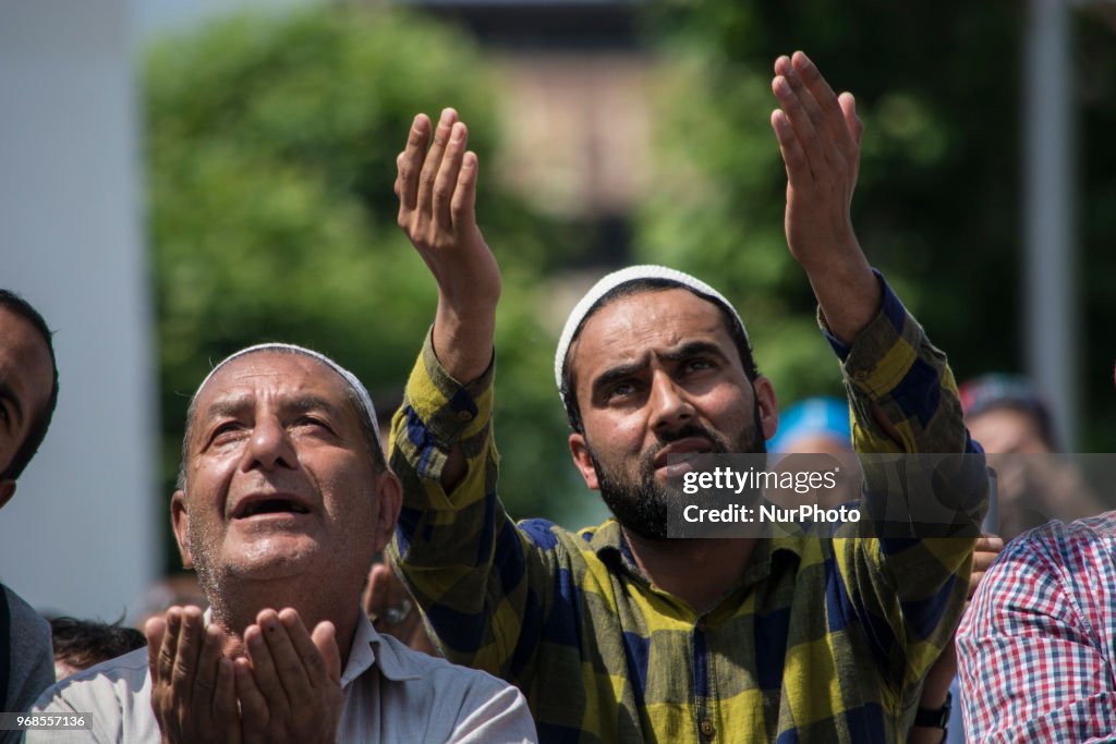 Kashmiri's Observes Death Anniversary of Imam-E-Ali