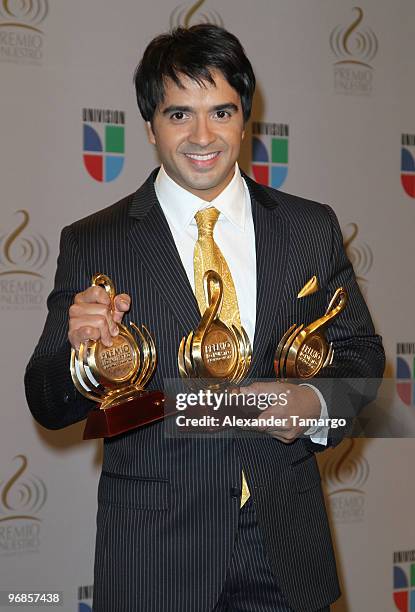 Luis Fonsi poses in the press room at Univision's 2010 Premio Lo Nuestro a La Musica Latina Awards at American Airlines Arena on February 18, 2010 in...