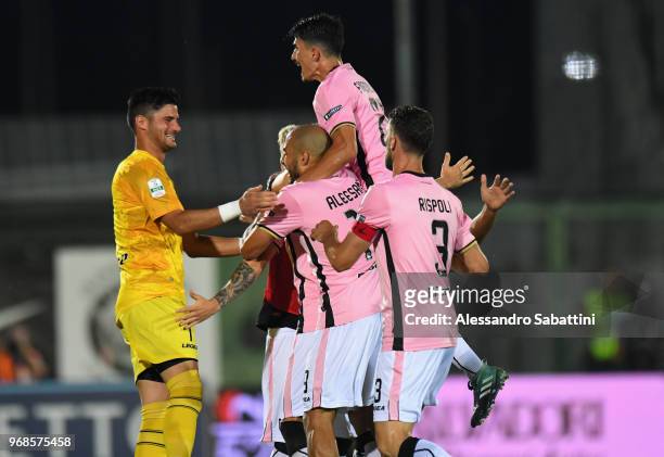 Antonino La Gumina of US Citta di Palermo celebrates after scoring the opening goal with team-mates during the serie B playoff match between Venezia...