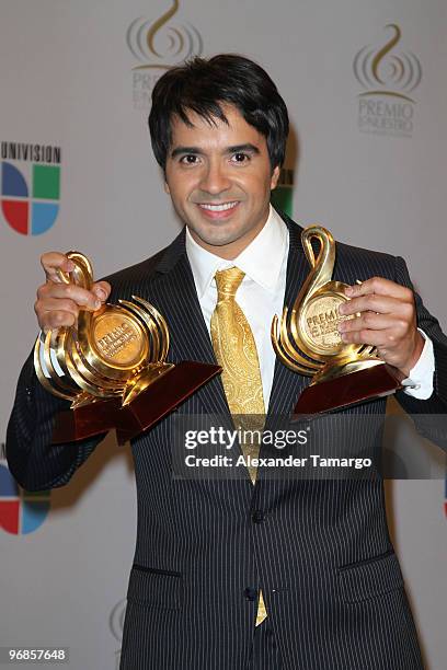 Luis Fonsi poses in the press room at Univision's 2010 Premio Lo Nuestro a La Musica Latina Awards at American Airlines Arena on February 18, 2010 in...