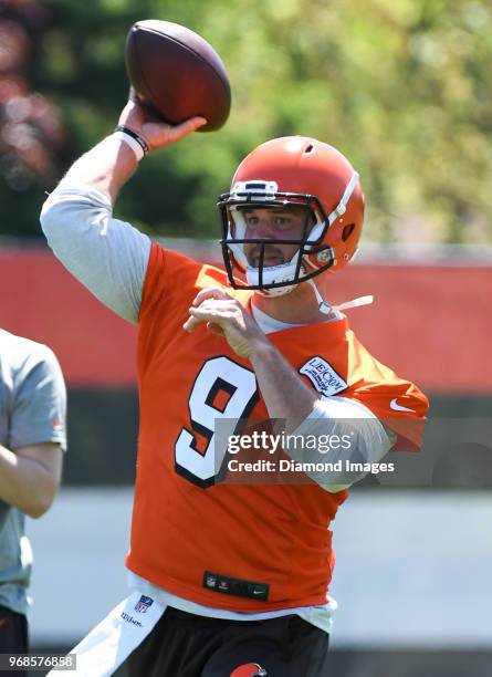 Quarterback Drew Stanton of the Cleveland Browns throws a pass during an OTA practice at the Cleveland Browns training facility in Berea, Ohio.