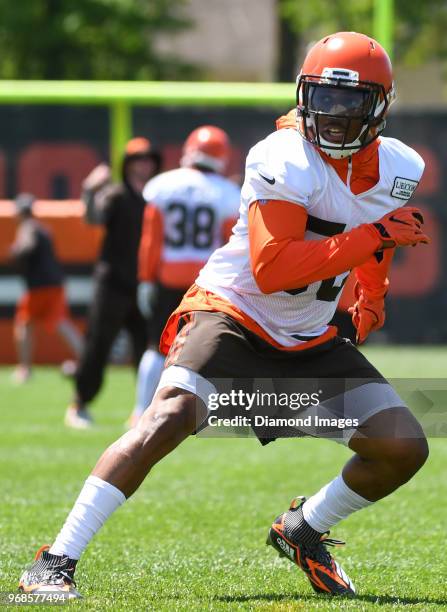 Linebacker Christian Kirksey of the Cleveland Browns takes part in a drill during an OTA practice at the Cleveland Browns training facility in Berea,...