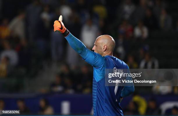 Goalkeeper Brad Guzan of Atlanta United gives the thumb up after United scored in the second half during the MLS match against the Los Angeles Galaxy...