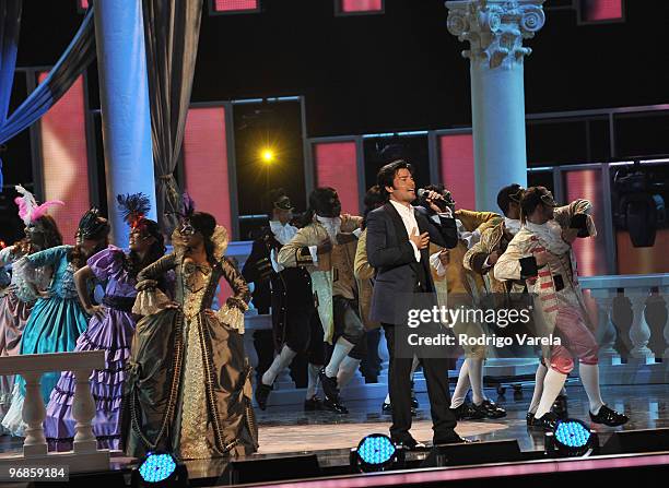 Chayanne on stage at Univisions 2010 Premio Lo Nuestro a La Musica Latina Awards at American Airlines Arena on February 18, 2010 in Miami, Florida.