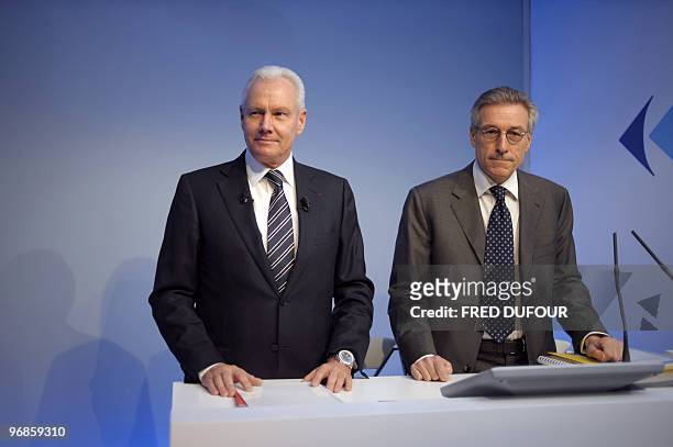 Lars Olofsson, CEO of French supermarket giant Carrefour and his financial director Pierre Bouchut pose prior a press conference to present the...