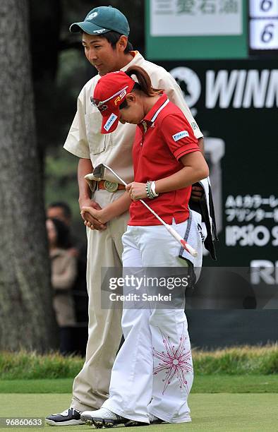 Shinobu Moromizato reacts after missing the birdie putt on the 18th green in the final round of LPGA Tour Championship Ricoh Cup at Miyazaki Country...