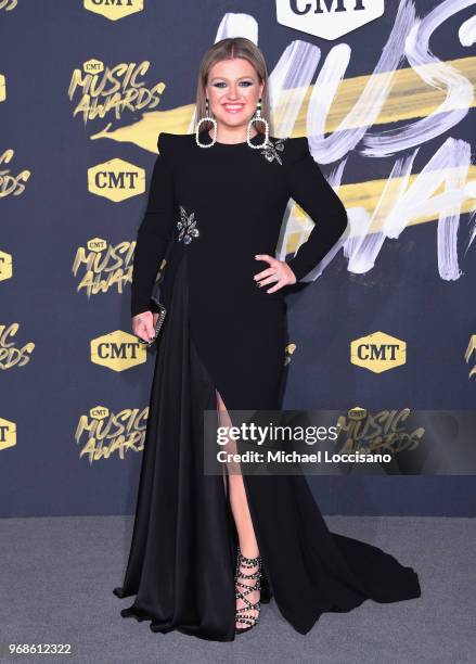 Kelly Clarkson attends the 2018 CMT Music Awards at Bridgestone Arena on June 6, 2018 in Nashville, Tennessee.