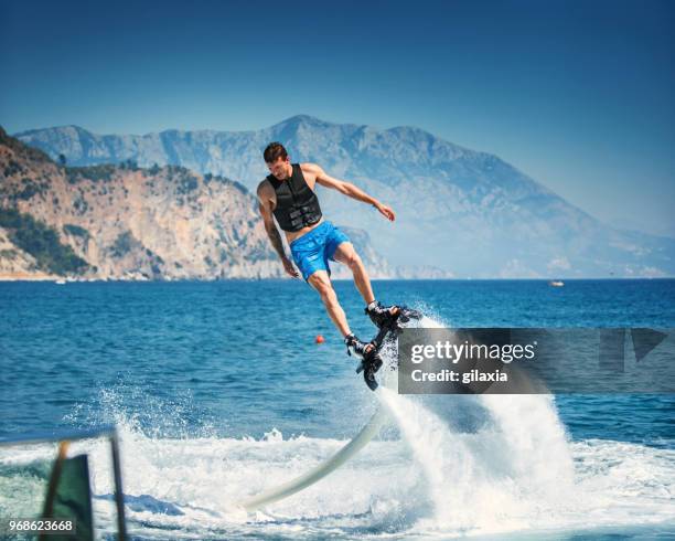 flyboard. - raketentriebwerk stock-fotos und bilder