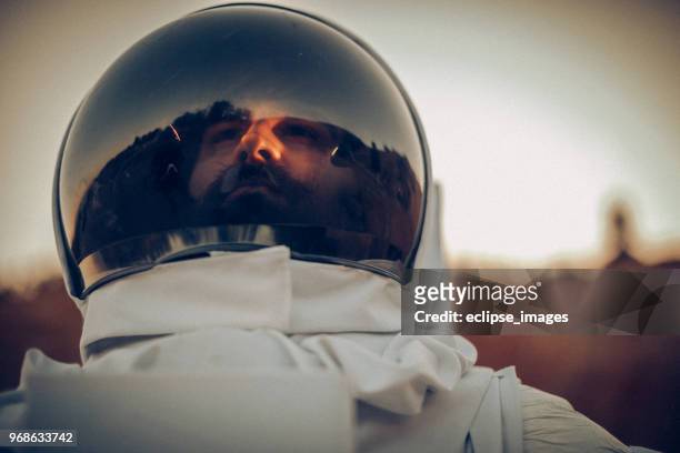 spaceman-motiv - nicht st��dtisches motiv stock-fotos und bilder