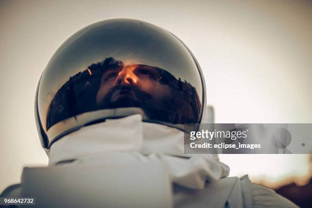 spaceman-motiv - nicht st��dtisches motiv stock-fotos und bilder