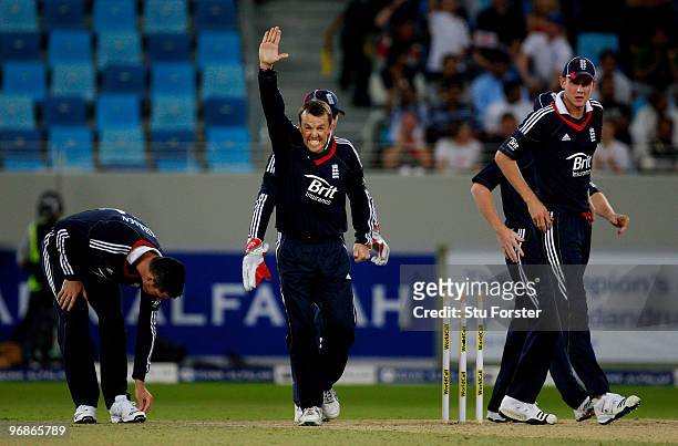 England bowler Graeme Swann celebrates after taking the wicket of Pakistan batsman Umar Akmal during the 1st World Call T-20 Challenge match between...