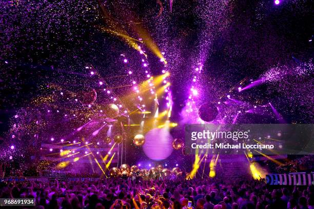 Jimi Westbrook, Kimberly Schlapman, Karen Fairchild and Philip Sweet of Little Big Town perform onstage at the 2018 CMT Music Awards at Bridgestone...