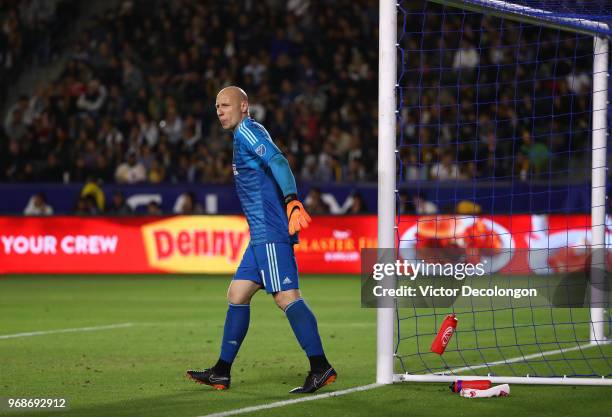 Goalkeeper Brad Guzan of Atlanta United tosses back the water bottle after taking a drink in the second half during the MLS match against the Los...