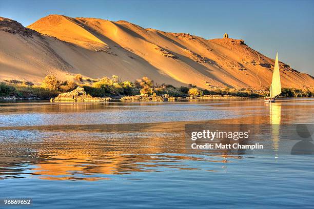 evening sail on a felucca - aswan fotografías e imágenes de stock