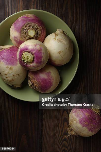 white turnips - kohlrübe stock-fotos und bilder
