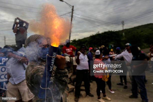 Anti-government demonstrators fire a makeshift mortar during clashes with police in the Nicaraguan town of "Las Maderas", some 50 km from Managua on...