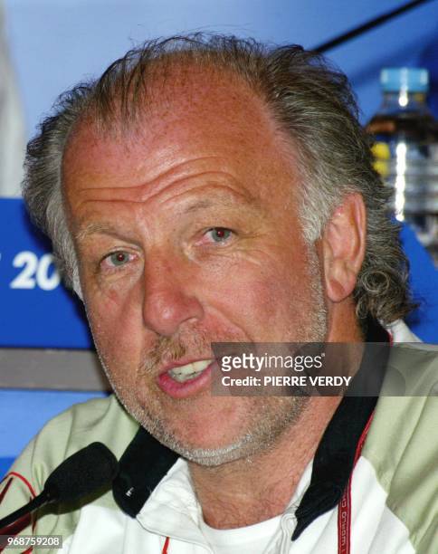 Formula One's British American Racing team director British David Richards talks to the journalists, 19 July 2002 in the paddock of the Magny-Cours...