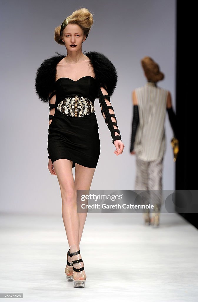 Sass & Bide Runway - LFW Autumn/Winter 2010