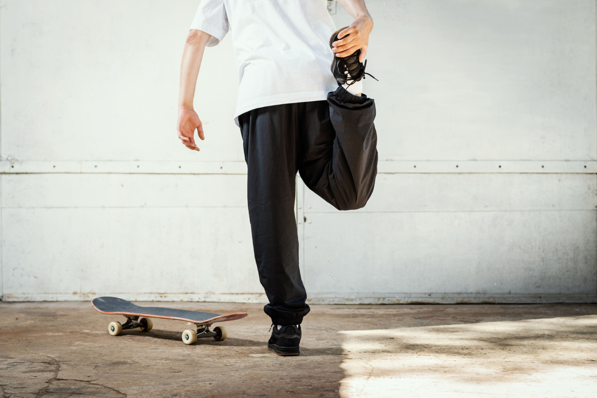 skateboard stretching