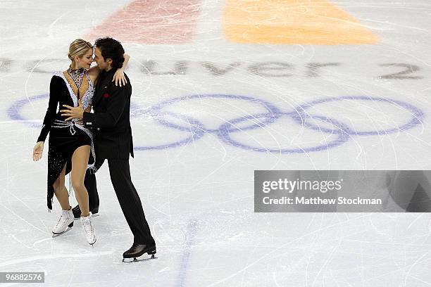 Tanith Belbin and Benjamin Agosto of United States compete in the Figure Skating Compulsory Ice Dance on day 8 of the Vancouver 2010 Winter Olympics...