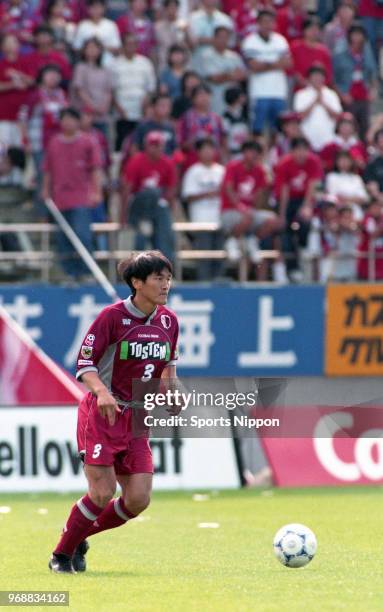 Yutaka Akita of Kashima Antlers in action during the J.League match between Kashima Antlers and Kashiwa Reysol at Kashima Soccer Stadium on October...