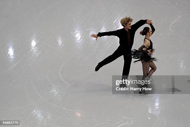 Meryl Davis and Charlie White of United States compete in the Figure Skating Compulsory Ice Dance on day 8 of the Vancouver 2010 Winter Olympics at...