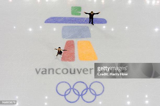 Meryl Davis and Charlie White of United States compete in the Figure Skating Compulsory Ice Dance on day 8 of the Vancouver 2010 Winter Olympics at...