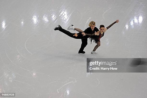 Meryl Davis and Charlie White of United States compete in the Figure Skating Compulsory Ice Dance on day 8 of the Vancouver 2010 Winter Olympics at...