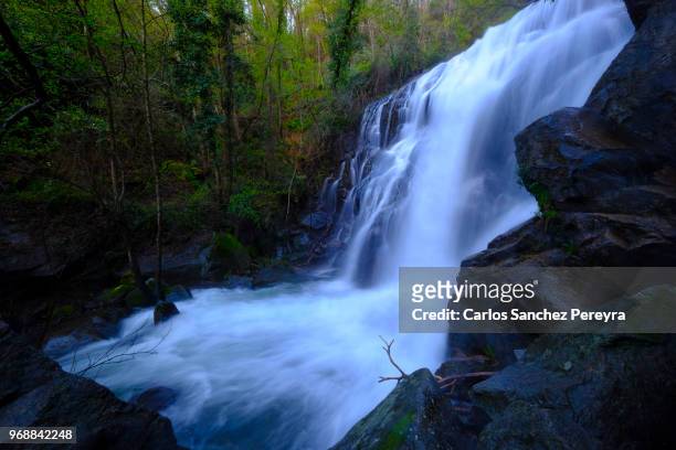 cascade in jerte valley - jerte fotografías e imágenes de stock