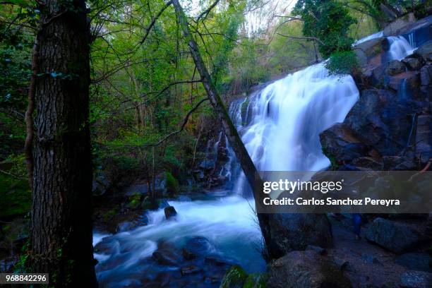 cascade in jerte valley - jerte fotografías e imágenes de stock